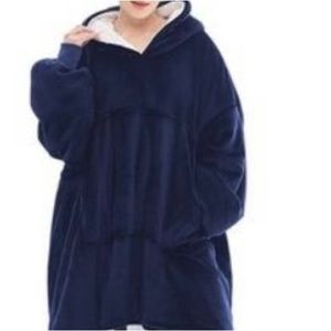 Comfy Sherpa warm oversized blanket hoodie never worn unisex lined in Sherpa